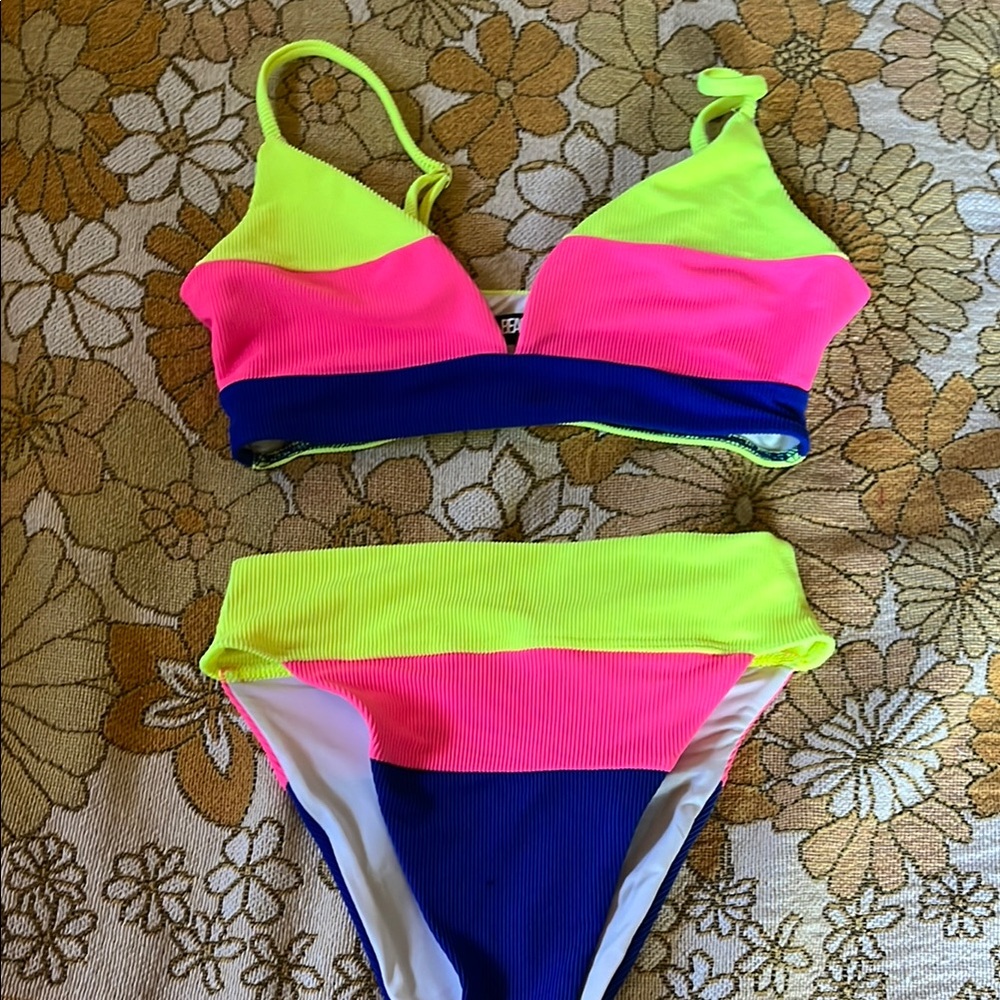 3 toned BEACH RIOT swim